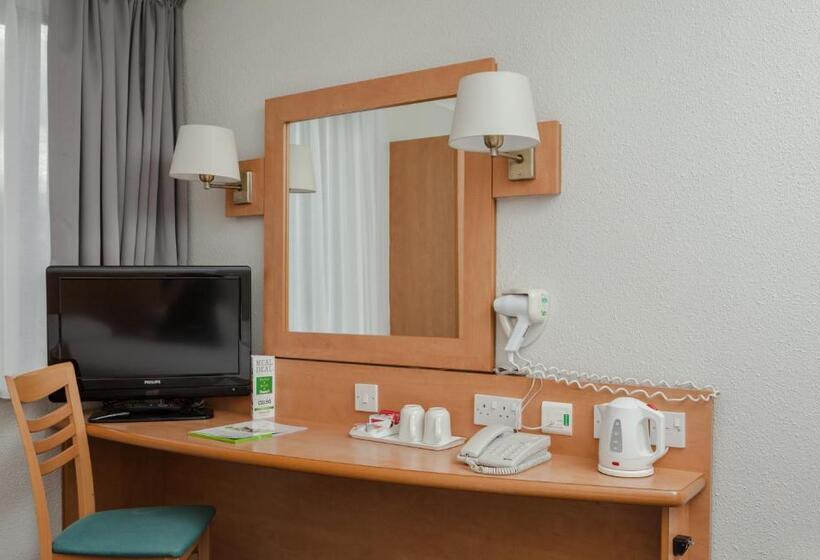 Четырехместный Номер Стандарт, Campanile Hotel Dartford