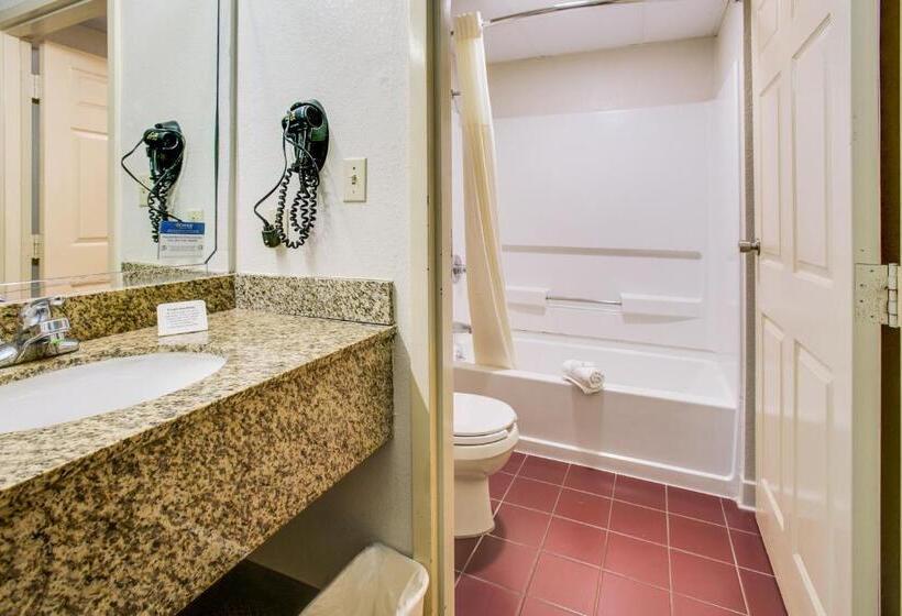 장애인을 위한 킹사이즈 침대 스탠다드 룸, Quality Inn Oak Grove Fort Campbell