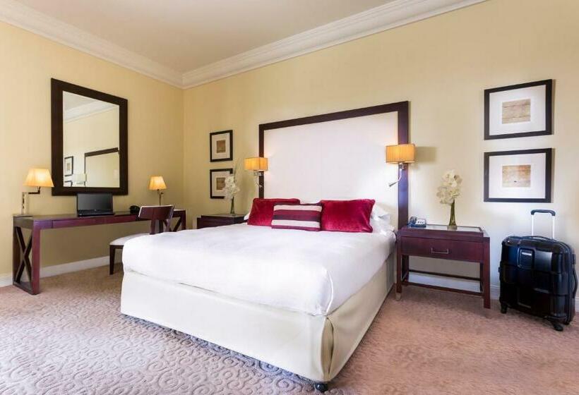 Номер Классика Кровать Кинг, Mövenpick Grand Al Bustan