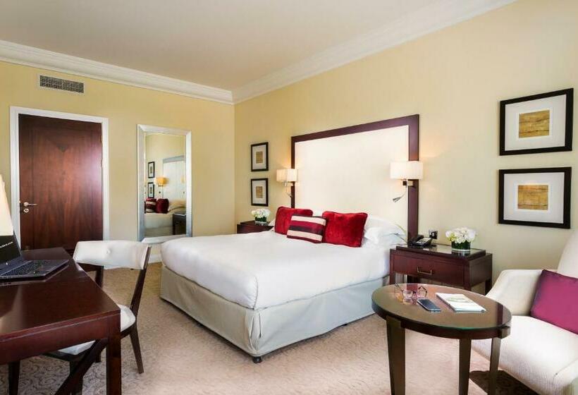 Номер Executive Кровать Кинг, Mövenpick Grand Al Bustan