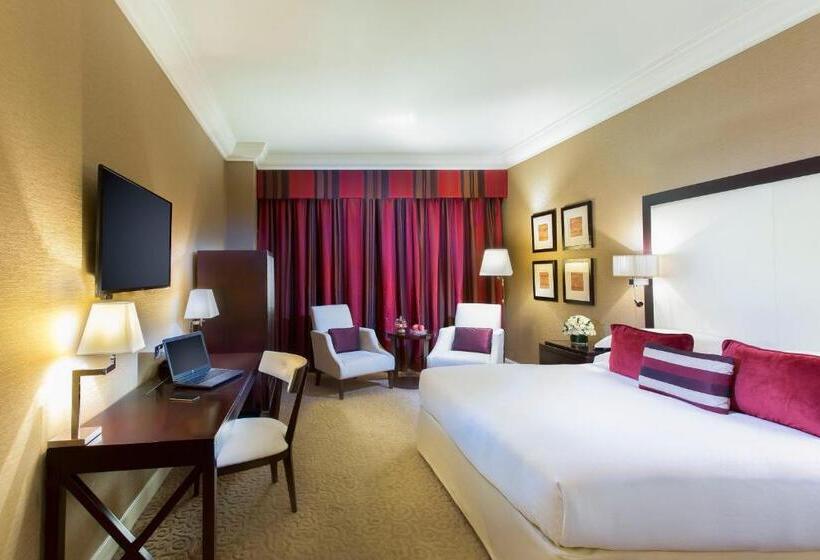 Номер Executive, Mövenpick Grand Al Bustan