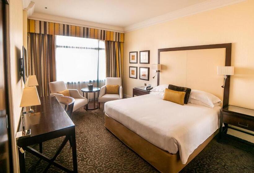 Номер Классика Кровать Кинг, Mövenpick Grand Al Bustan