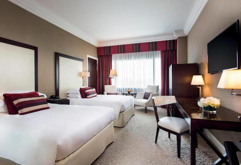 Номер Executive, Mövenpick Grand Al Bustan
