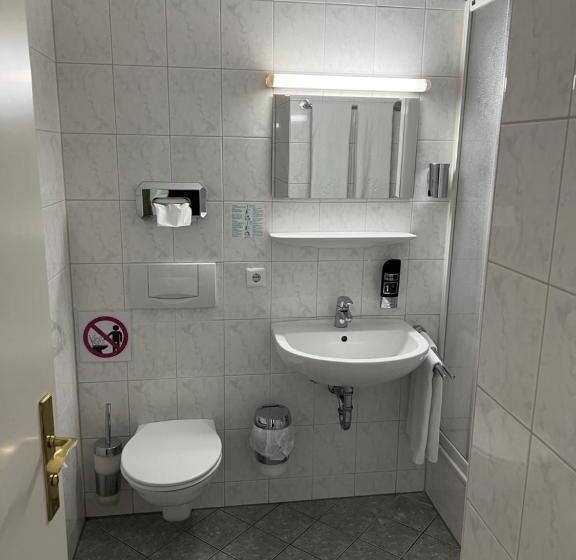 Quarto Triplo Estandar, Thannhof