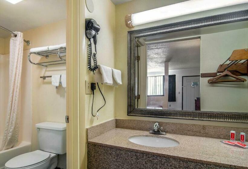 Люкс Кровать Кинг, Econo Lodge Inn & Suites