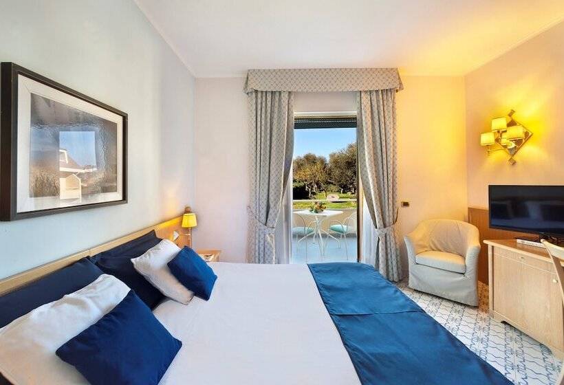 Номер Стандарт с Балконом, Grand Hotel Vesuvio