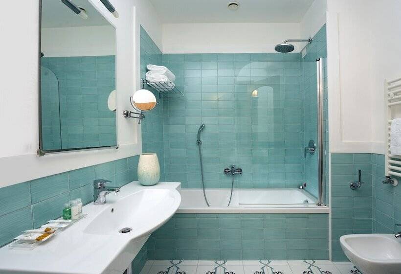 Номер Basic, Grand Hotel Vesuvio