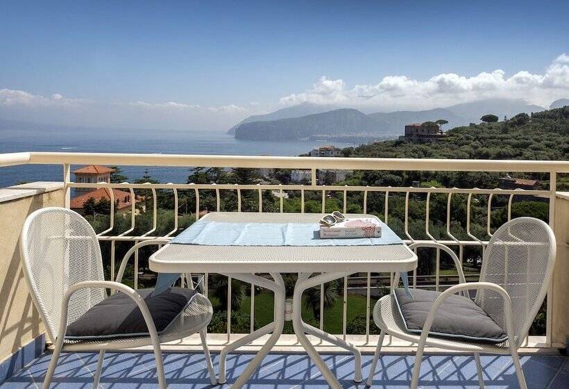 Номер Стандарт Вид на Море с Балконом, Grand Hotel Vesuvio