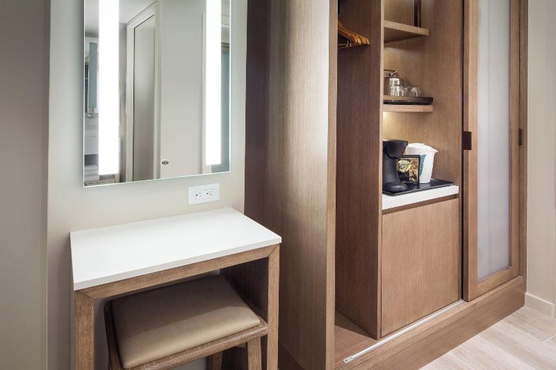 Стандартный Номер Кровать Кинг, Sheraton Waikiki Beach Resort