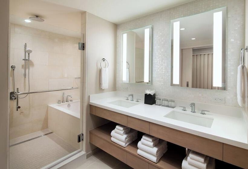 Номер Deluxe Вид на Море, Sheraton Waikiki Beach Resort