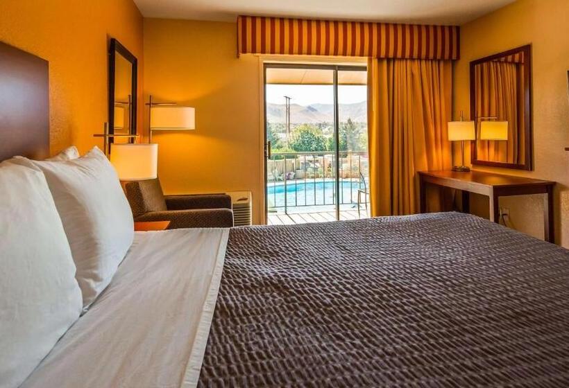 Номер Стандарт Вид на Бассейн, Surestay Hotel By Best Western Wenatchee