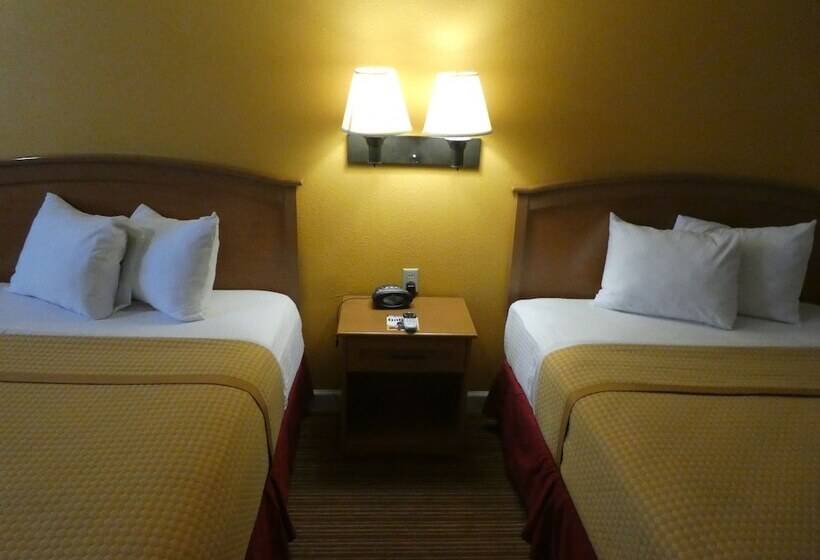 스탠다드 룸 더블 침대 2개, Travelodge By Wyndham Lemoore Near Naval Air Station