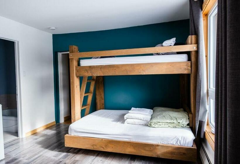 Семейный Номер, Auberge De Jeunesse Le Camp De Base