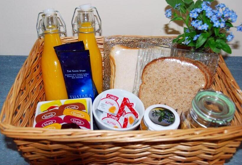 דירת חדר, Almond Court Motel