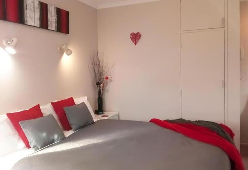 Студия Стандарт, Almond Court Motel