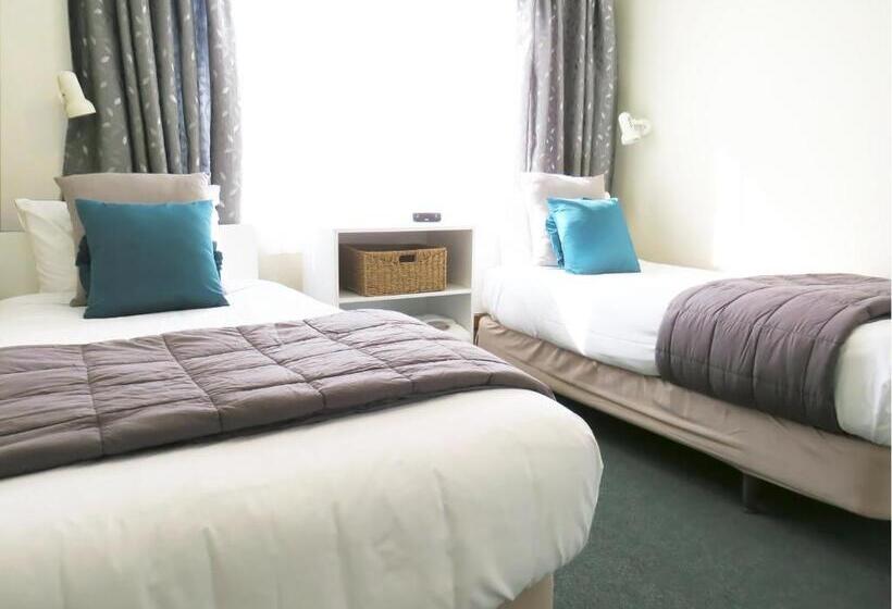 דירת שני חדרים, Almond Court Motel