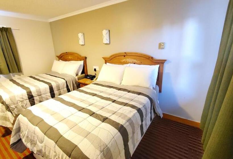 Номер Стандарт 2 Двуспальные Кровати, Knights Inn Colonial Fireside Inn