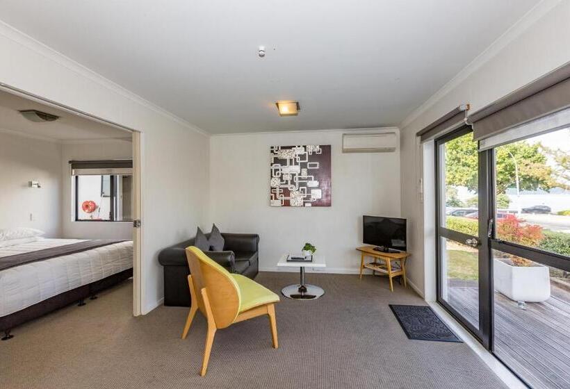 스탠다드 스튜디오, Le Chalet Suisse Motel Taupo