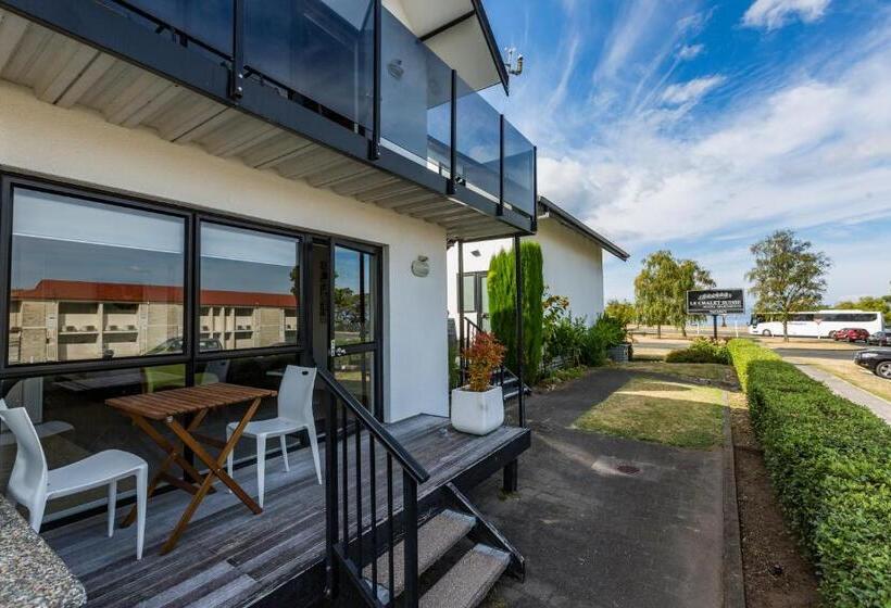 스탠다드 스튜디오, Le Chalet Suisse Motel Taupo