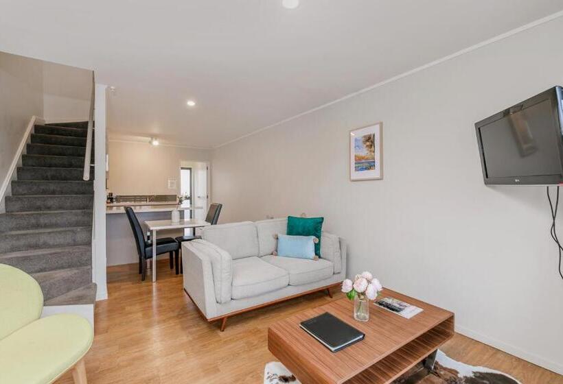 1 Bedroom Premium Apartment Lake View, Le Chalet Suisse Motel Taupo