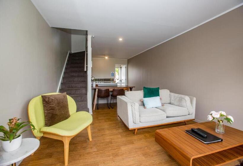 1 Bedroom Premium Apartment Lake View, Le Chalet Suisse Motel Taupo
