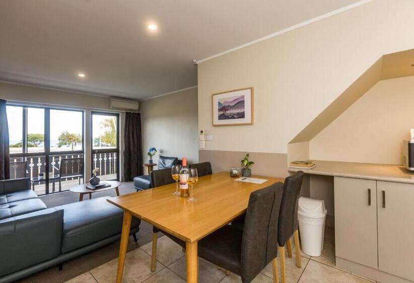 2 Bedroom Premium Apartment Lake View, Le Chalet Suisse Motel Taupo