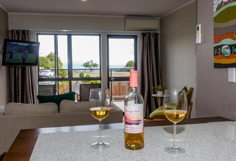 1 Bedroom Premium Apartment Lake View, Le Chalet Suisse Motel Taupo