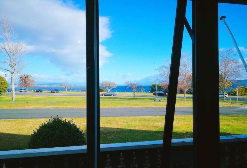 2 Bedroom Premium Apartment Lake View, Le Chalet Suisse Motel Taupo