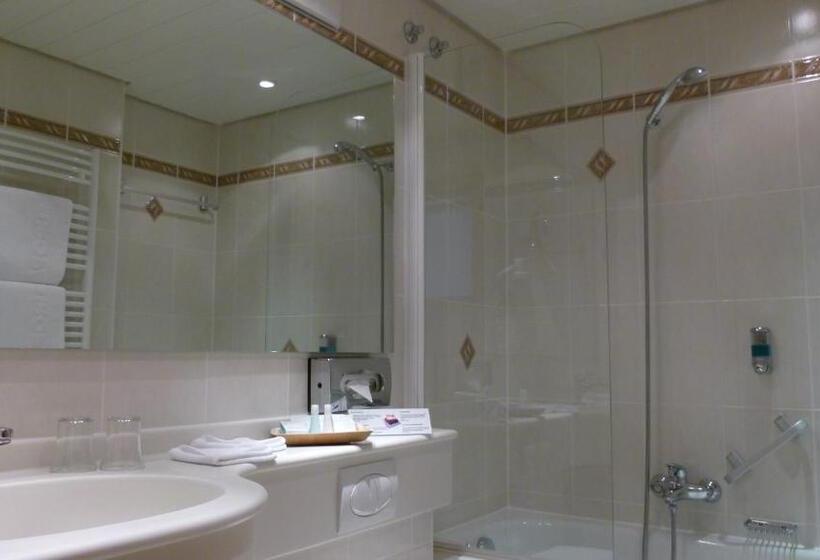 Номер Superior с Балконом, Europa Suites St Moritz
