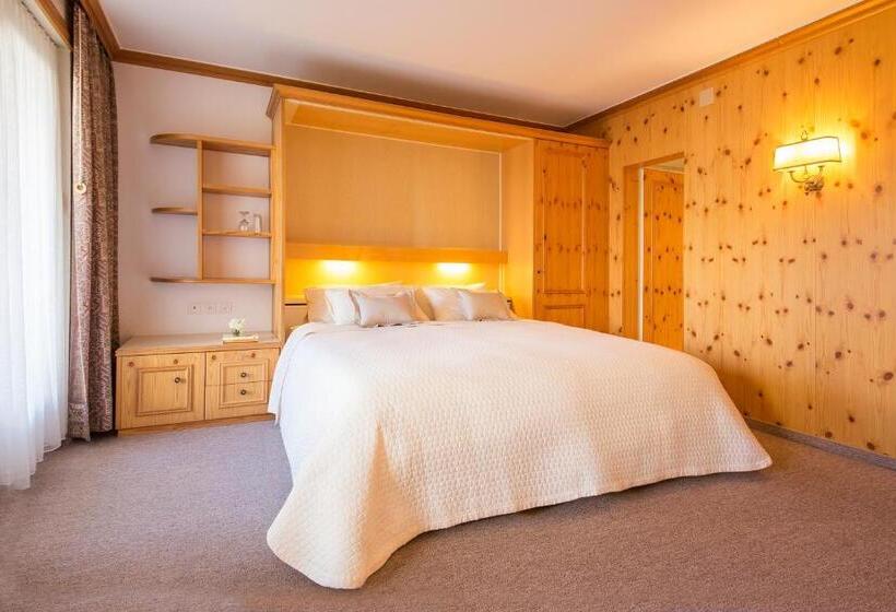 Номер Superior с Балконом, Europa Suites St Moritz