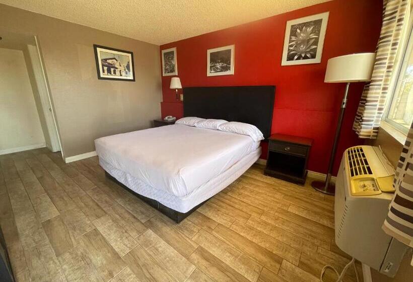 Номер Стандарт Кровать Кинг Адаптированный для Инвалидов, Travelodge By Wyndham Imperial   El Centro