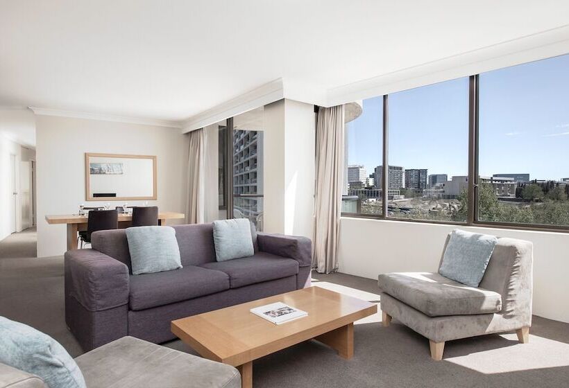 침실 3개 아파트, Breakfree Capital Tower Apartments