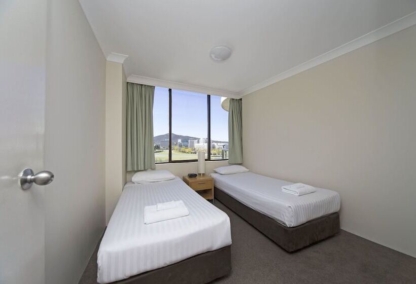침실 3개 아파트, Breakfree Capital Tower Apartments