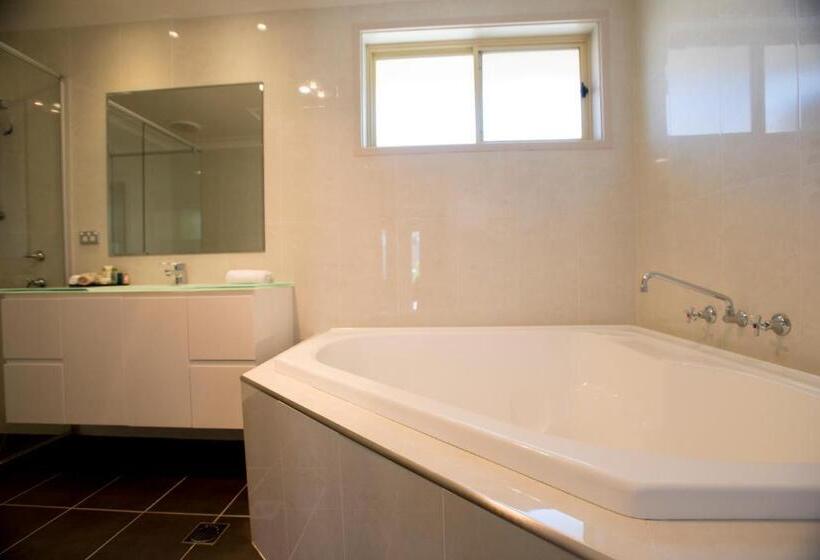 Номен Superior с Гидромассажем, Best Western Plus All Settlers Motor Inn