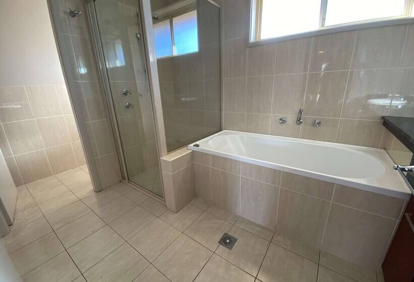 Номер Deluxe, Best Western Plus All Settlers Motor Inn
