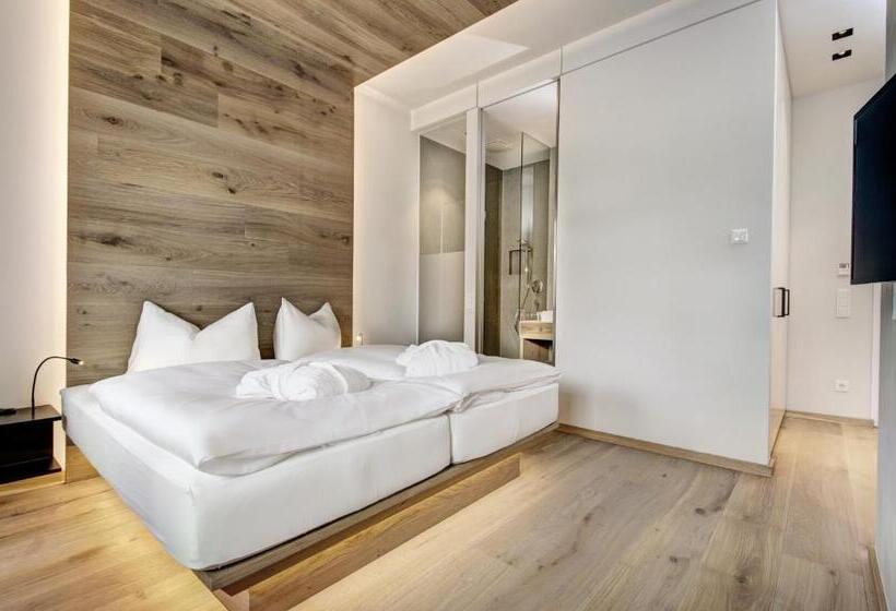 Suite with lake view, Seehotel Bellevue