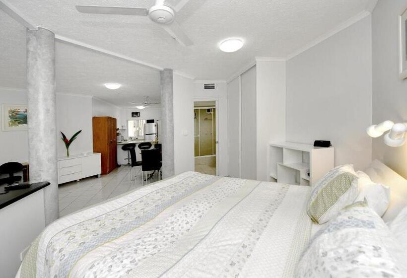 Апартаменты 1 Спальня Вид на Бассейн, Golden Sands Beachfront Resort