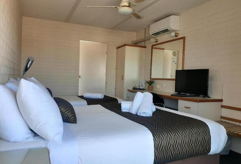 غرفة قياسية ثلاثية, Crest Motor Inn