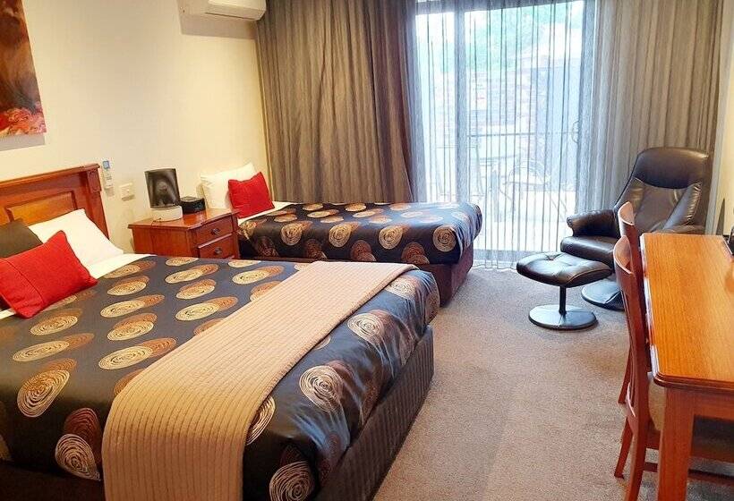 스위트, Addison Motor Inn