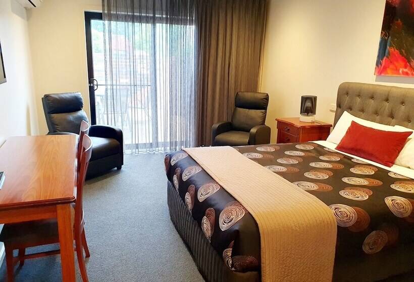 수피리어 스튜디오, Addison Motor Inn