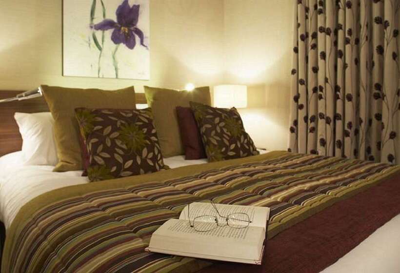 Номер Executive, The Bull Hotel; Sure Hotel Collection By Best Western