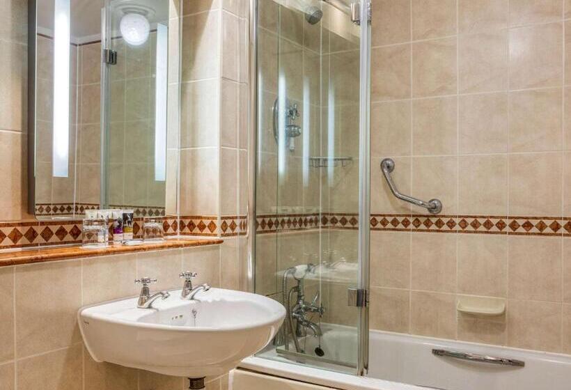 Номер Стандарт, Mercure Winchester Wessex