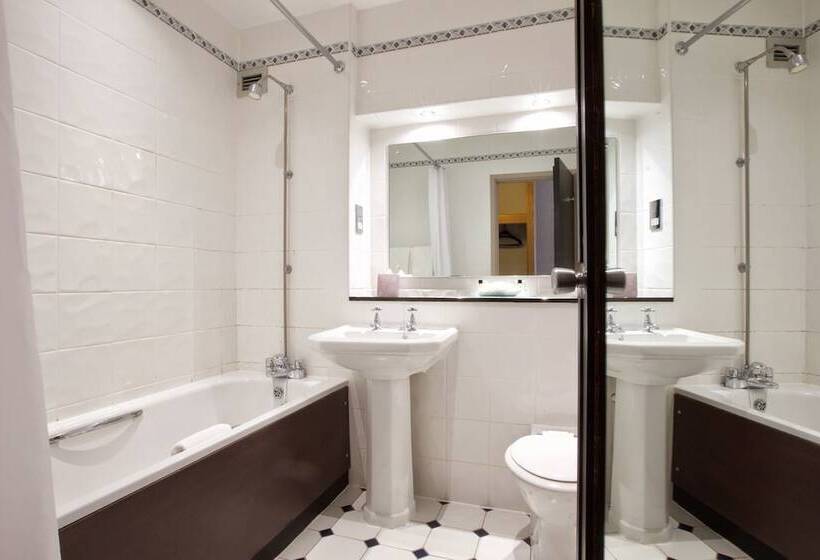 Семейный Номер, Stourport Manor