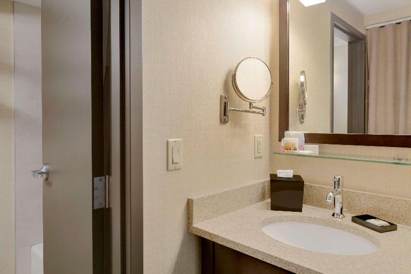キングサイズベッドのスイートルーム, Best Western Plus Edmonton Airport
