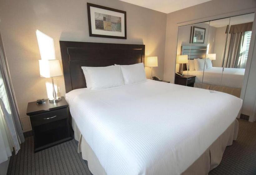 Suíte Cama King, Coast Calgary Downtown Hotel & Suites By Apa