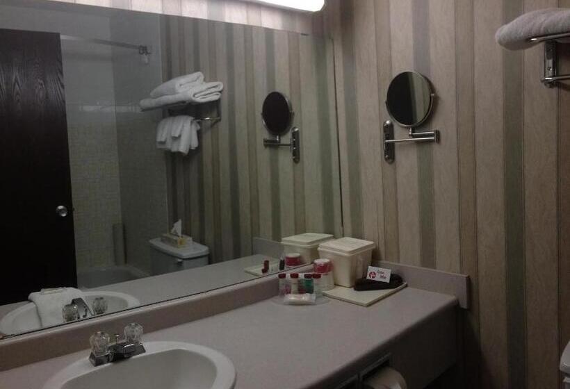 キングサイズベッドのデラックススイート, Ramada By Wyndham Saskatoon
