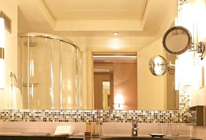 이그제큐티브 스위트, Crowne Plaza Limassol, An Ihg