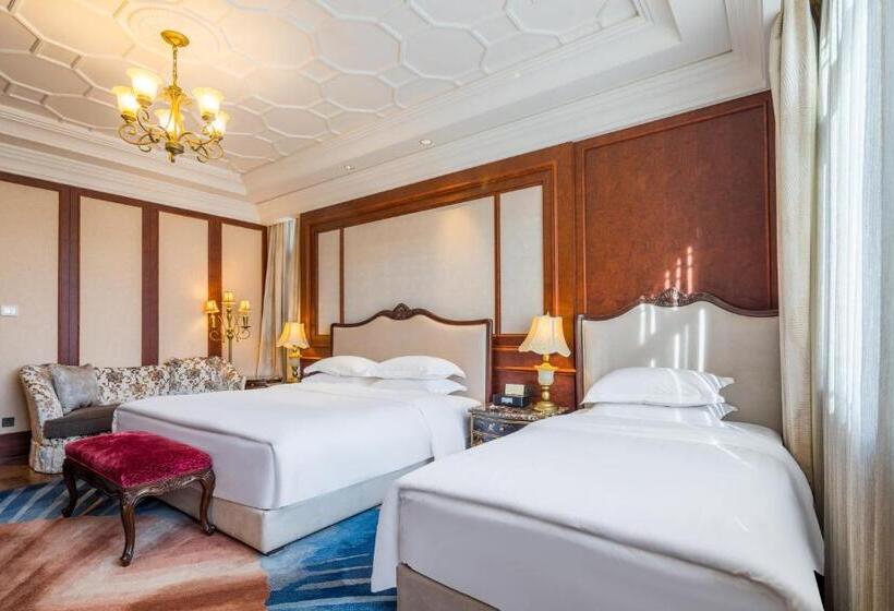 Quarto Familiar, Shanghai Donghu