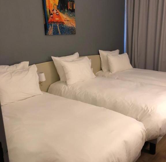 Номер Стандарт Трехместный, Grand Hôtel D Espagne