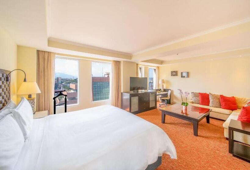 سوییت جونیور با چشم‌انداز استخر, Real Intercontinental San Pedro Sula, An Ihg